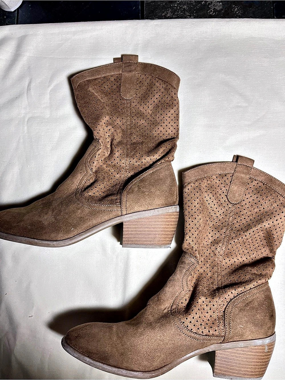 American Eagle Women's Brown Perforated Shaft Cowgirl Boots US 8.5